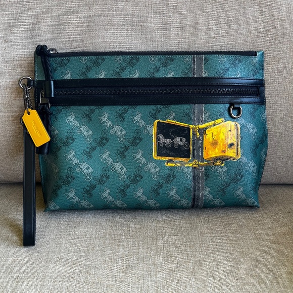 NWT coach Carryall Pouch With Horse And Carriage Print F84738 MFSRP$298 - Picture 1 of 1